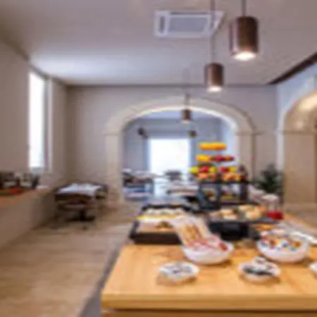 Charme Simon Bolivar